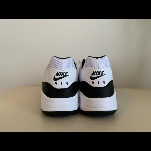 Hi I am selling brand new Nike sneakers! - Picture 2 of 5